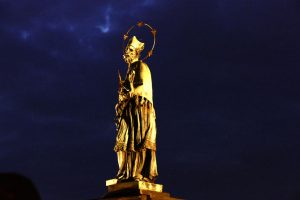 PR-StJohnNepomuk-on-Charles-Bridge